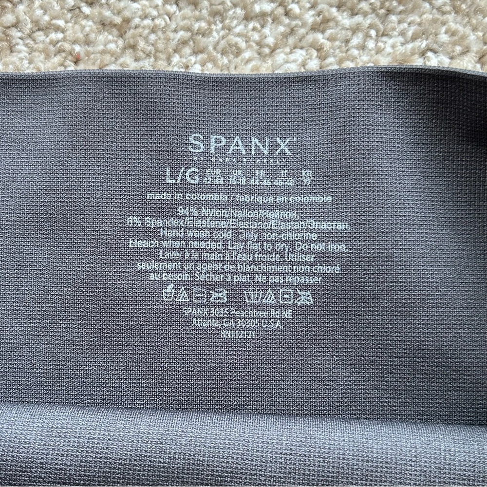 Spanx NWT Look At Me Now Seamless Leggings Black Camo Size Large FL3515 - Picture 8 of 10